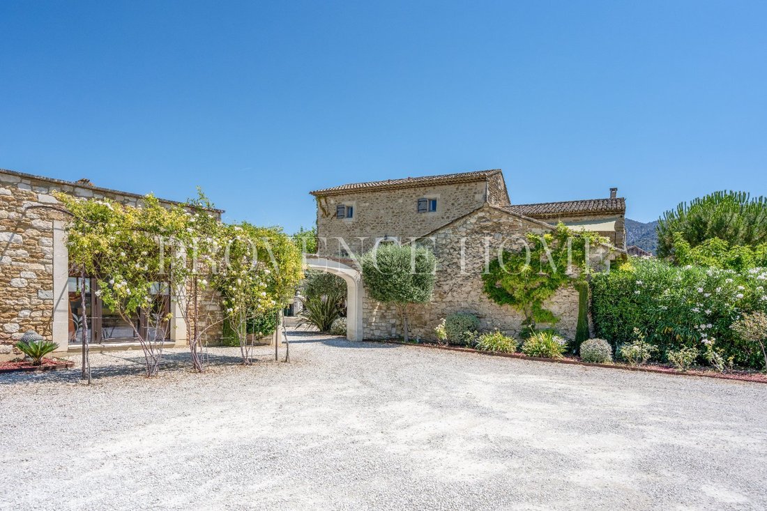 Domaine à Gordes, Provence-Alpes-Côte d'Azur, France 2 - 18457290