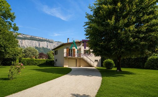 House in Bealieres, Meylan, France 1
