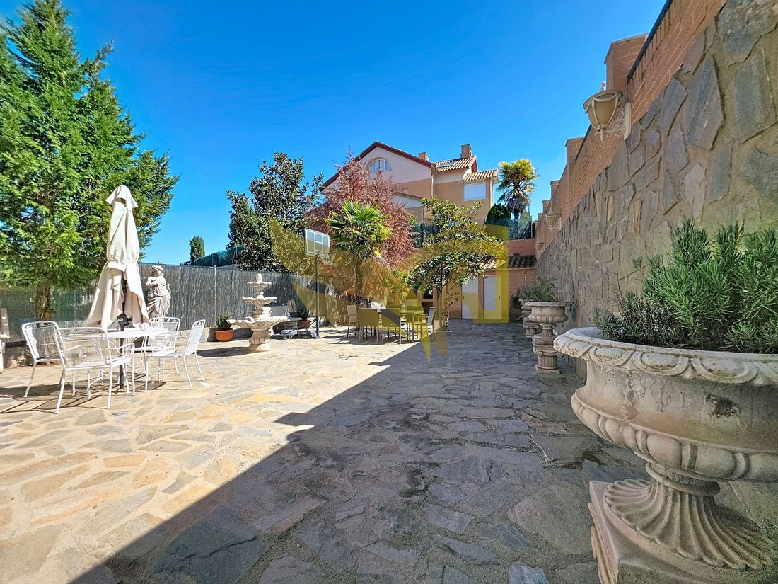Chalet in Aranjuez, Comunidad de Madrid, Spain 1 - 18463806