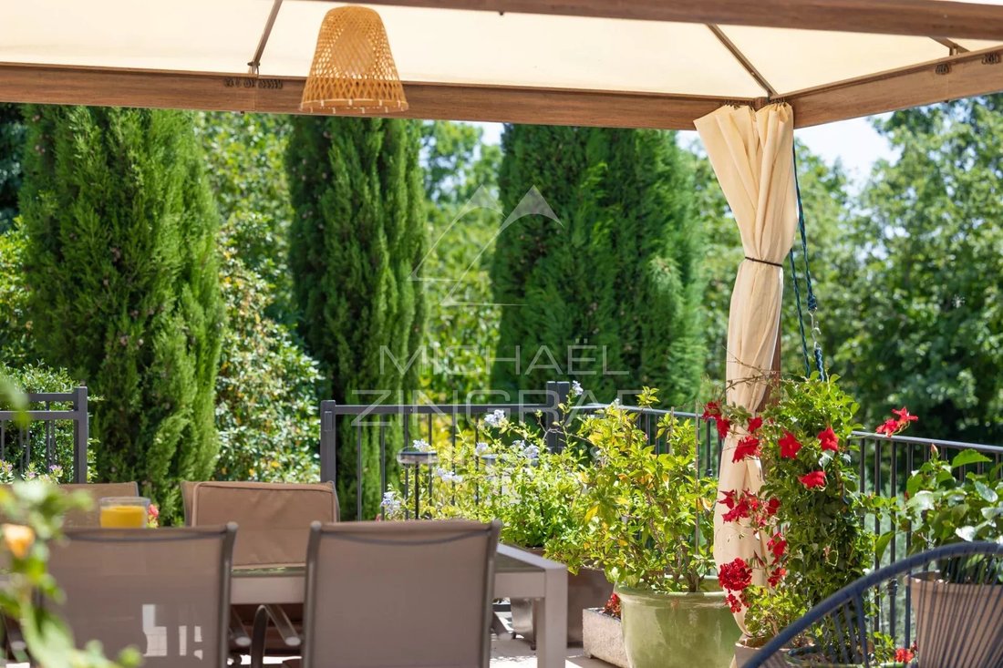 Villa in Gordes, Provence-Alpes-Côte d'Azur, France 2 - 14359302
