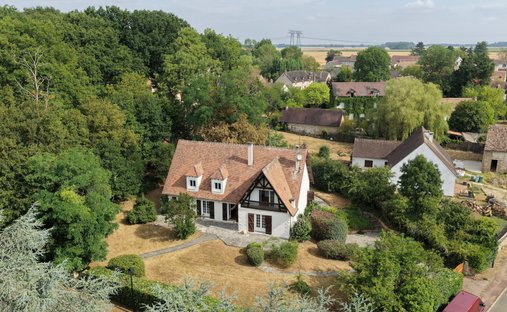 House in Bullion, Ile-de-France, France 1