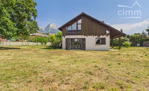 House in Saint-Nazaire-les-Eymes, Auvergne-Rhône-Alpes, France 1