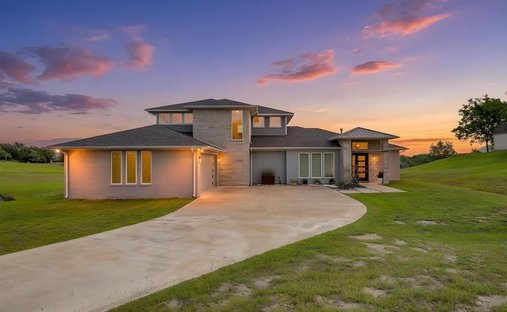 House in Cresson, Texas, United States 1