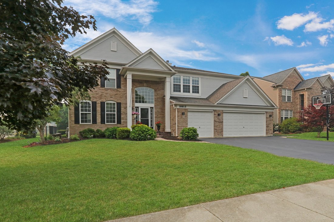 House in Lindenhurst, Illinois, United States 2 - 18463883