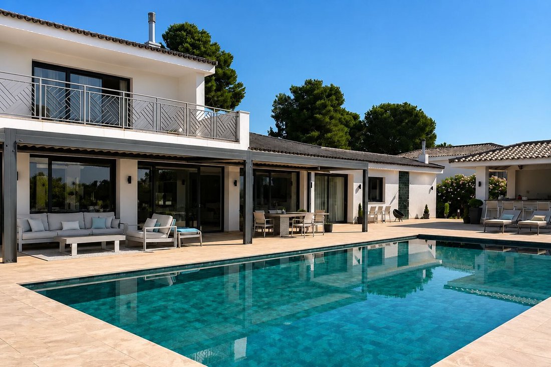 Villa in Sotogrande, San Roque, Andalusia 2 - 18468302