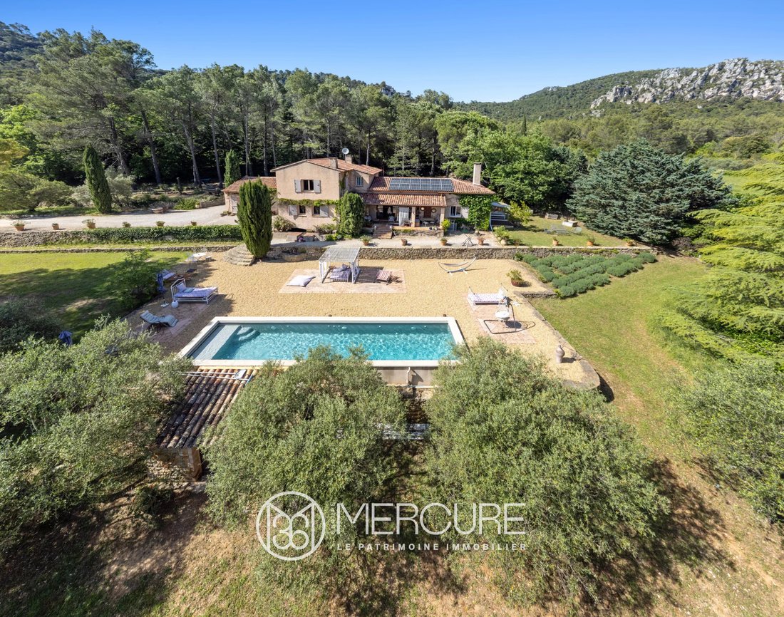 Tenuta a La Roquebrussanne, Provenza-Alpi-Costa Azzurra, Francia 2 - 15678872