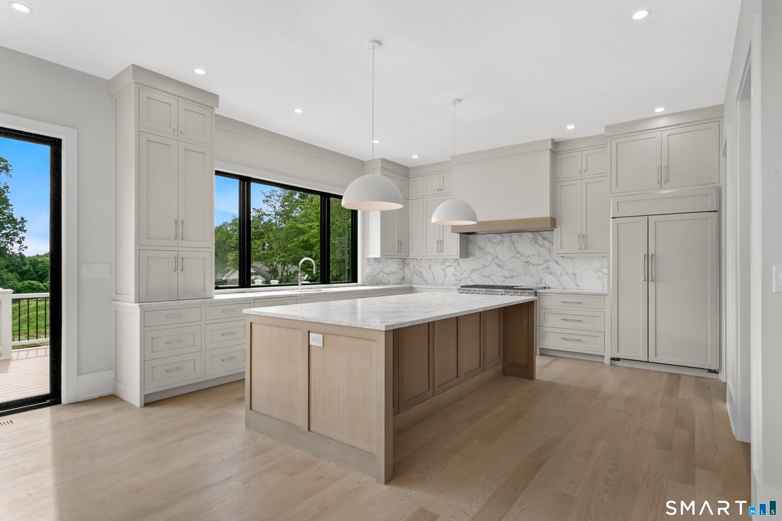 House in Trumbull, Connecticut, United States 3 - 17385097