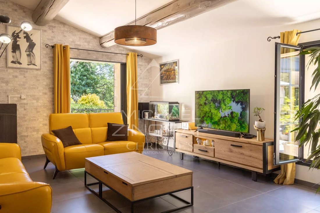 Villa in Gordes, Provence-Alpes-Côte d'Azur, France 5 - 14359302