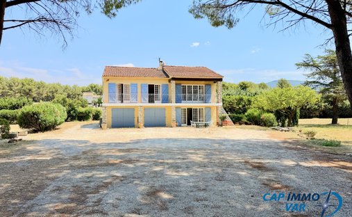 House in Centre Ville, Le Beausset, France 1