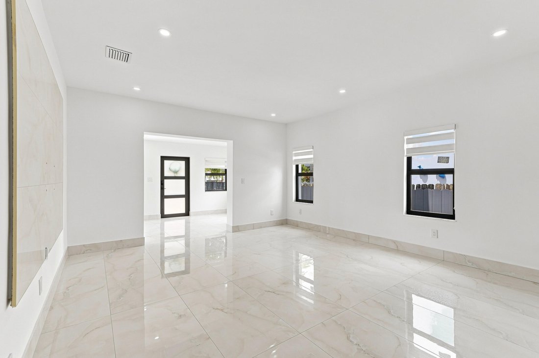 House in Miami, Florida, United States 5 - 18465632
