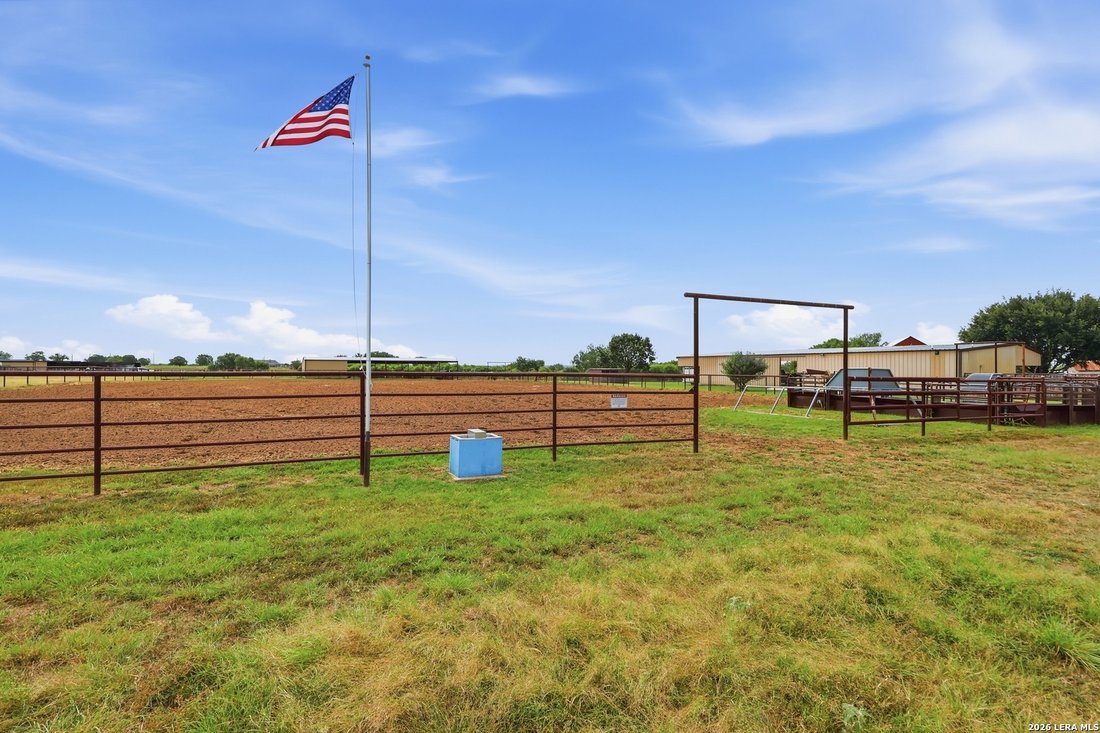 Farm Ranch in La Vernia, Texas, United States 2 - 18470740