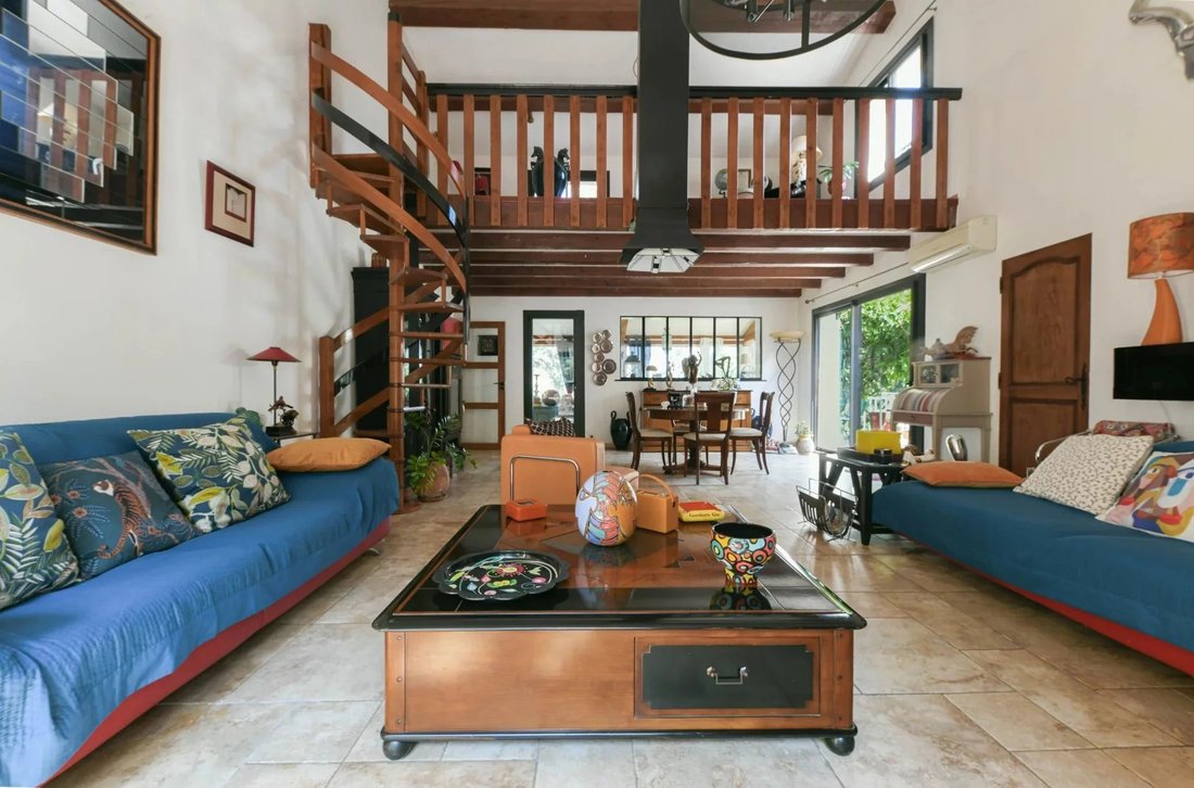 Estate in Uzès, Occitania, France 5 - 18457184