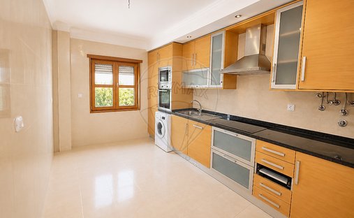 Apartment in Venteira, Lisbon, Portugal 1