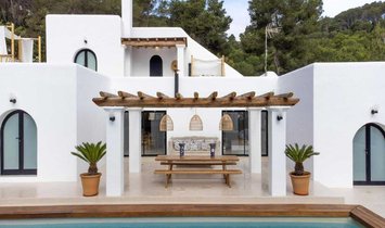 Villa in Cala Llonga, Ibiza, Santa Eularia des Riu, Balearic Islands 1