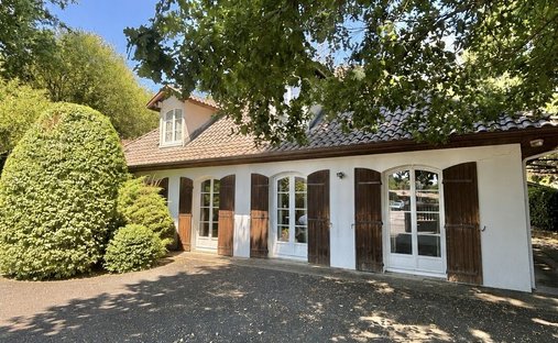 House in Magonty, Pessac, France 1