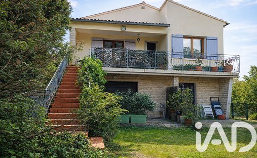 House in Uchaux, Provence-Alpes-Côte d'Azur, France 1
