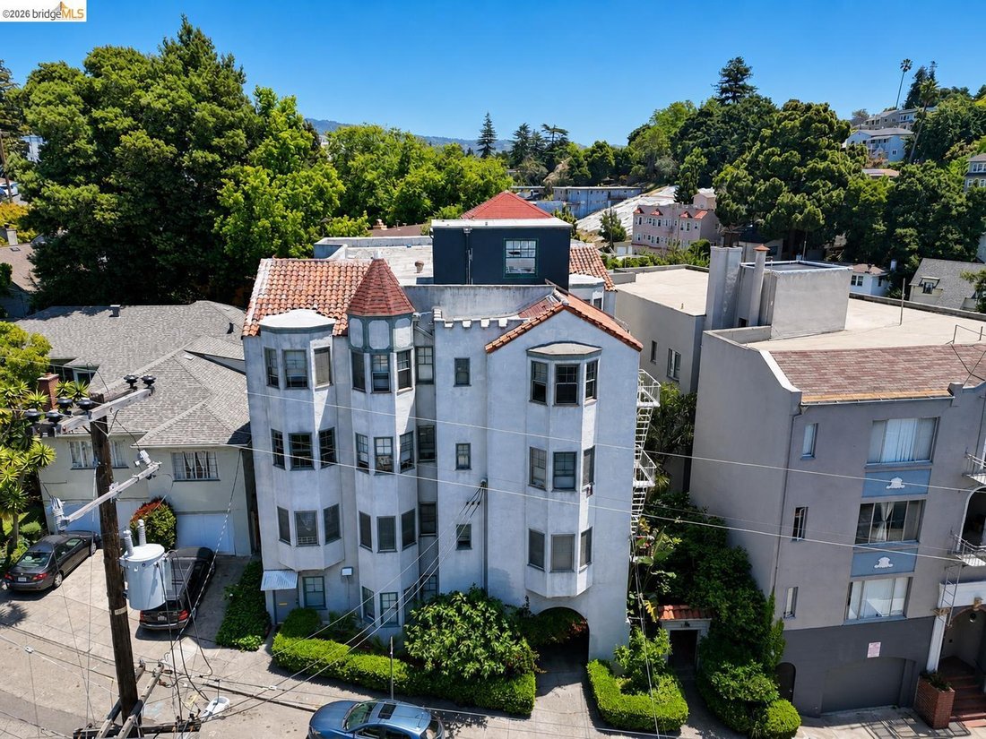 Oakland, California, United States 1 - 18466376