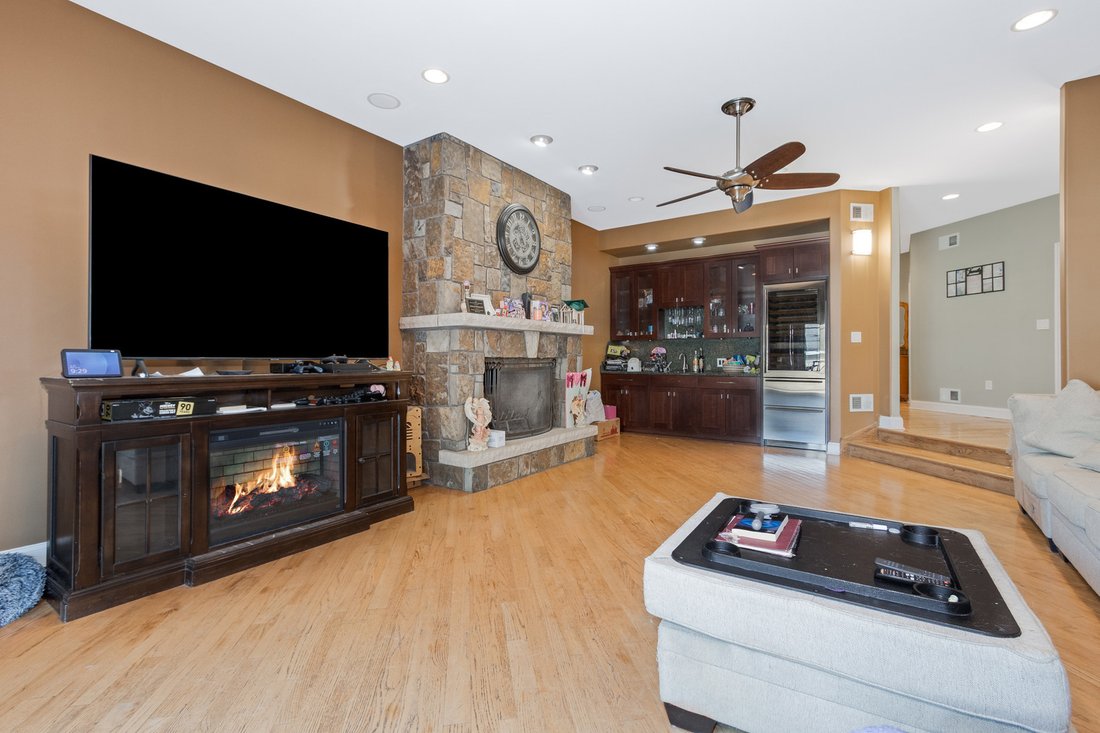 Townhouse in Evergreen Park, Illinois, United States 3 - 18459552