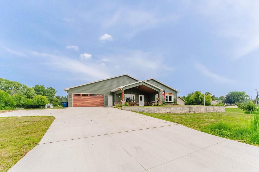 House in Omro, Wisconsin, United States 4 - 18455468