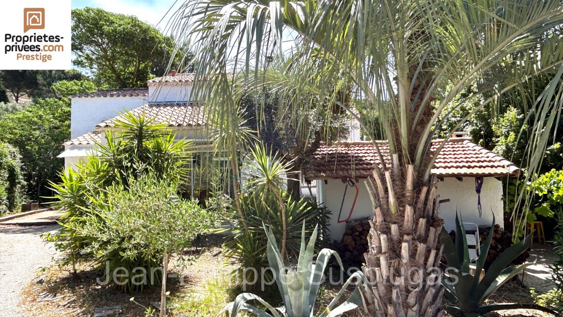 Villa in Saint-Cyr-sur-Mer, Provence-Alpes-Côte d'Azur, France 1 - 18468573