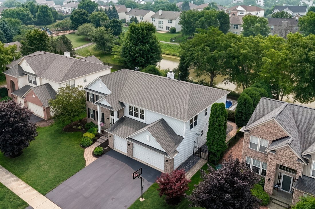 House in Lindenhurst, Illinois, United States 4 - 18463883