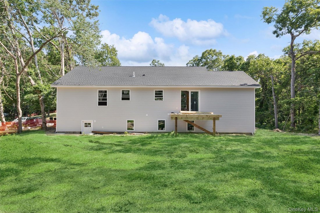 House in Medford, New York, United States 4 - 18460163