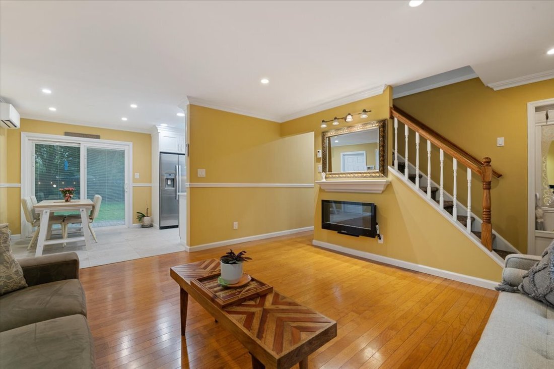House in Bethpage, New York, United States 5 - 18457491