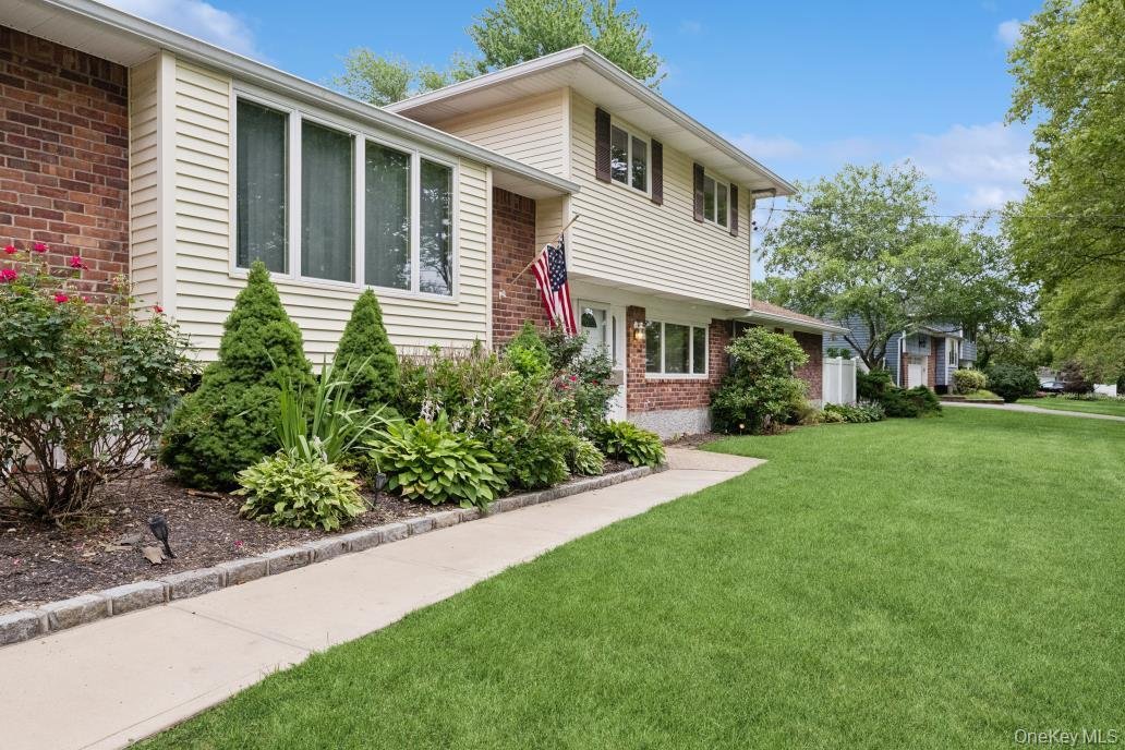 House in Commack, New York, United States 2 - 18460187