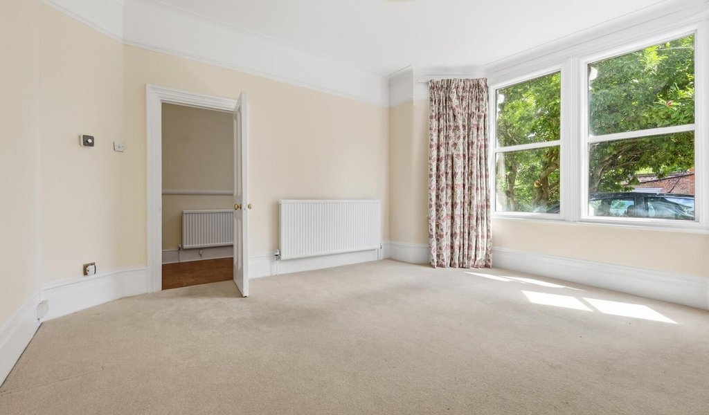 House in Cranbrook, Ilford, England 4 - 18455570
