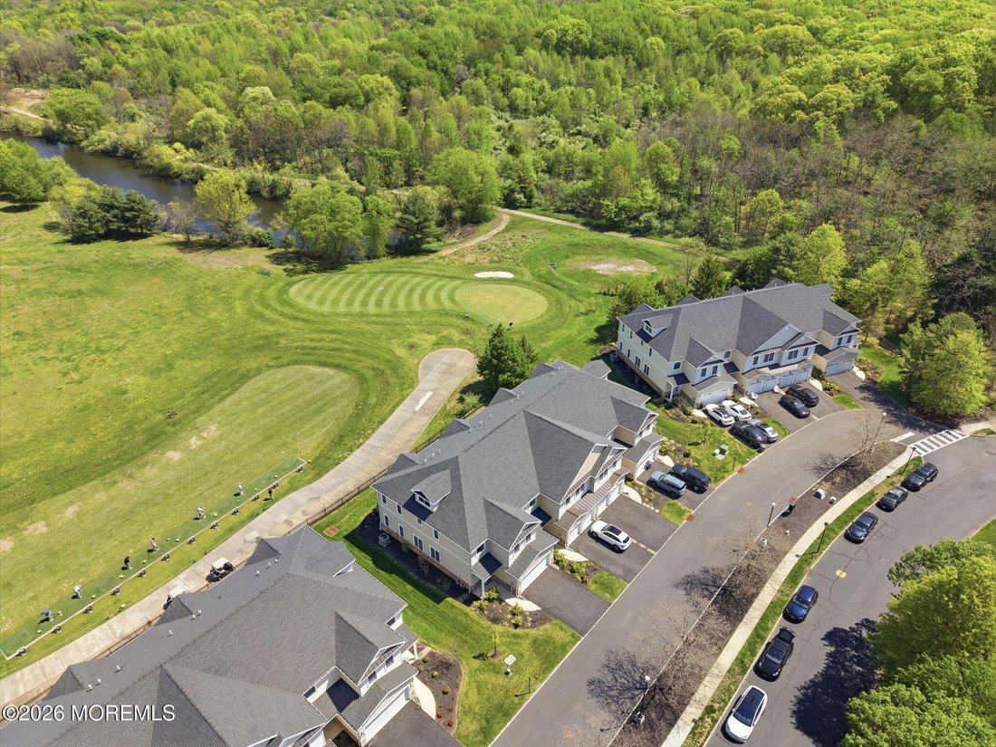 Condo in Manalapan Township, New Jersey, United States 4 - 18458492