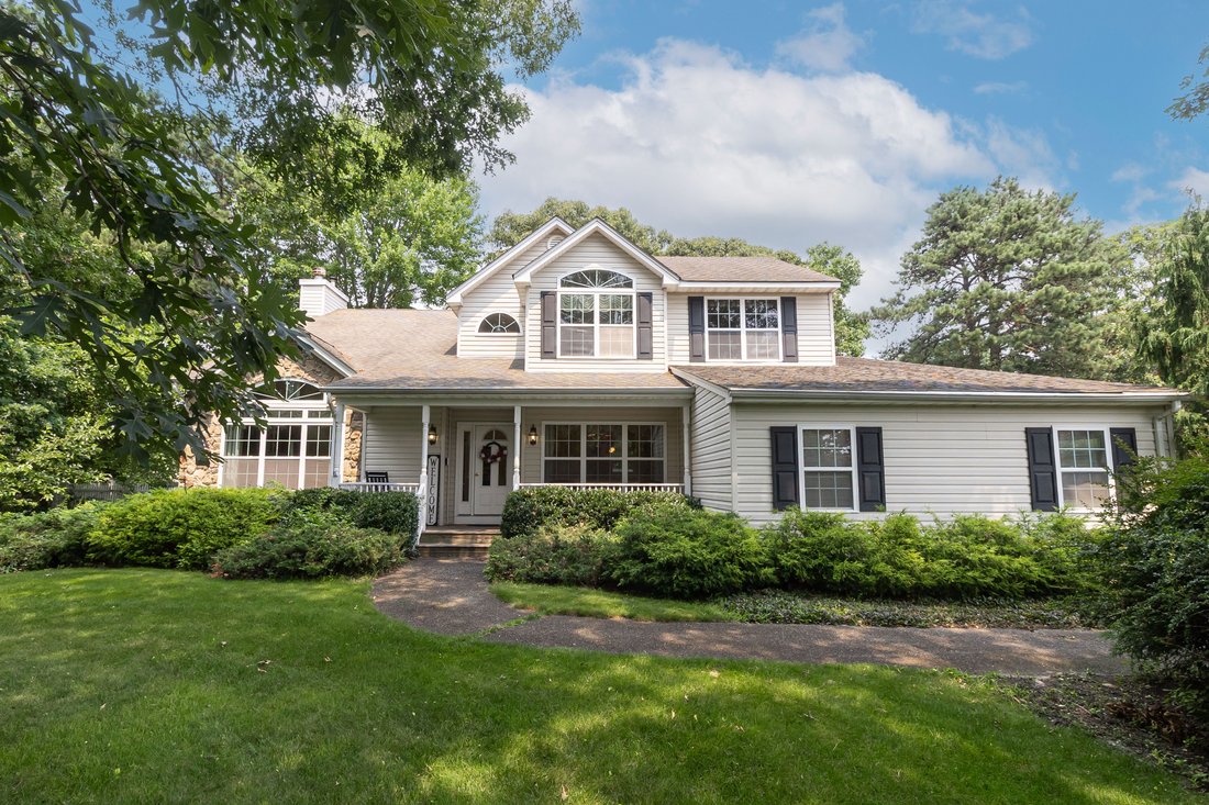 House in Centereach, New York, United States 1 - 18464393