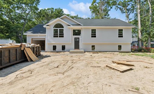 House in Medford, New York, United States 1