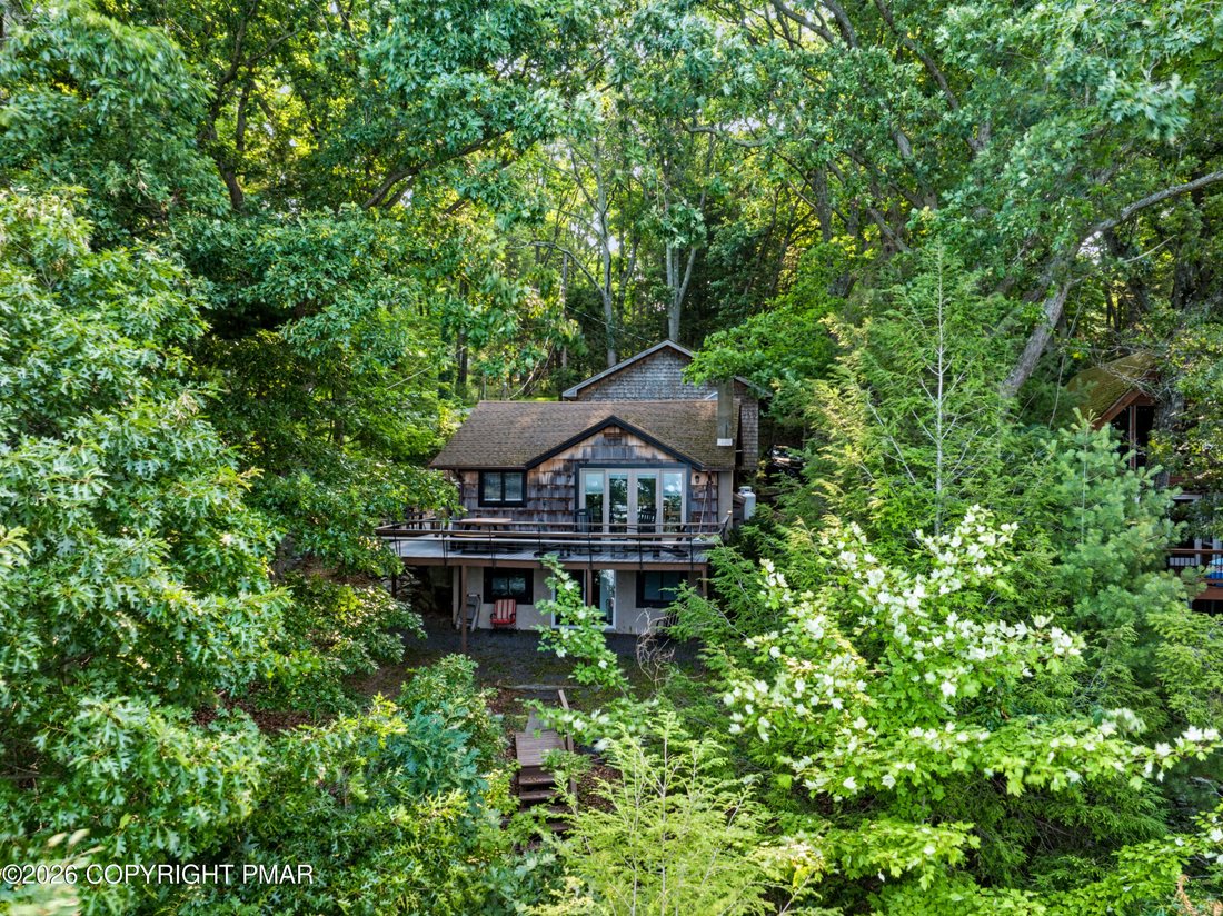 House in Hemlock Farms, Pennsylvania, United States 3 - 18460116