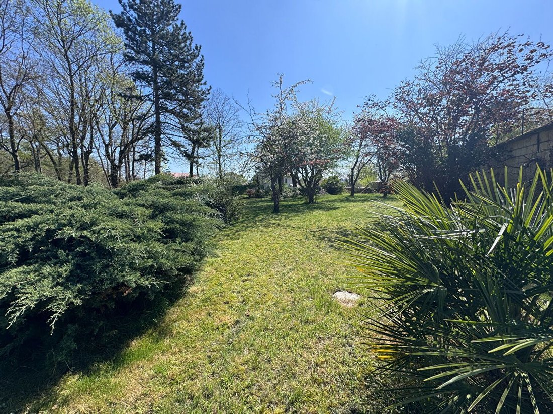 Land in Sud, Le Mesnil-le-Roi, France 2 - 18468086