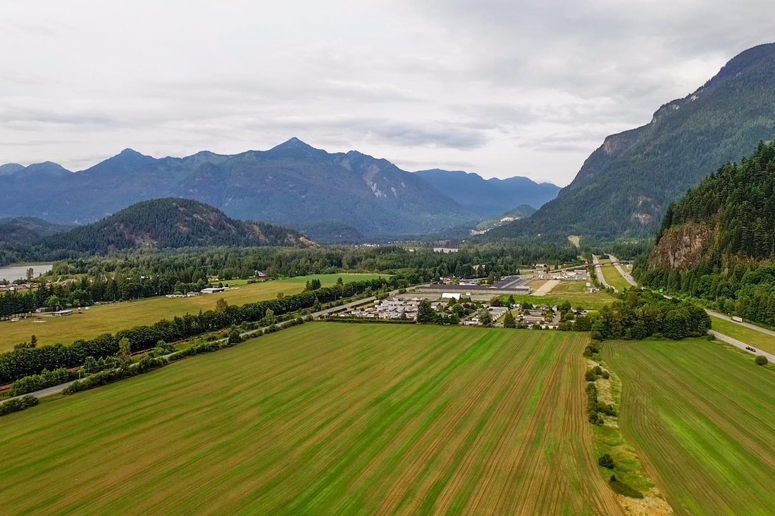 House in Hope, British Columbia, Canada 5 - 18465124