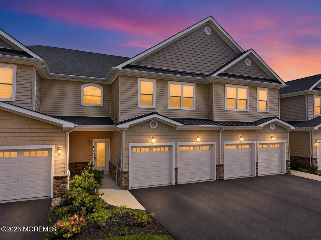 Condo in Manalapan Township, New Jersey, United States 1 - 18458492