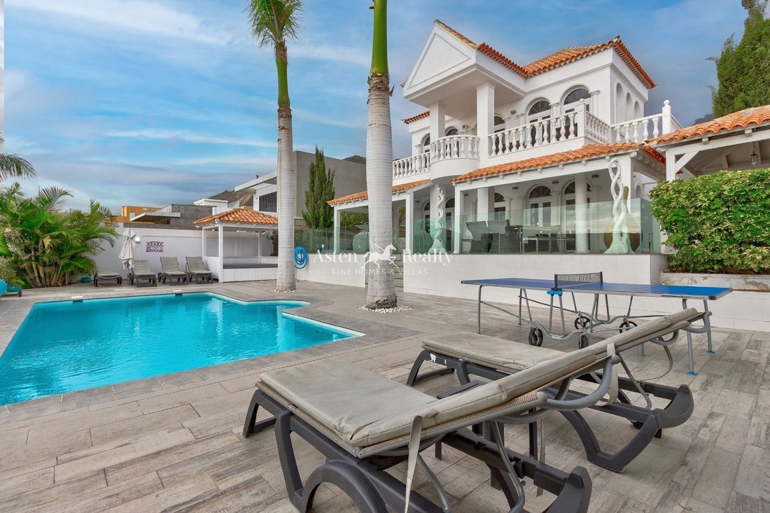 Villa in Costa Adeje, Adeje, Canary Islands 1 - 18460738
