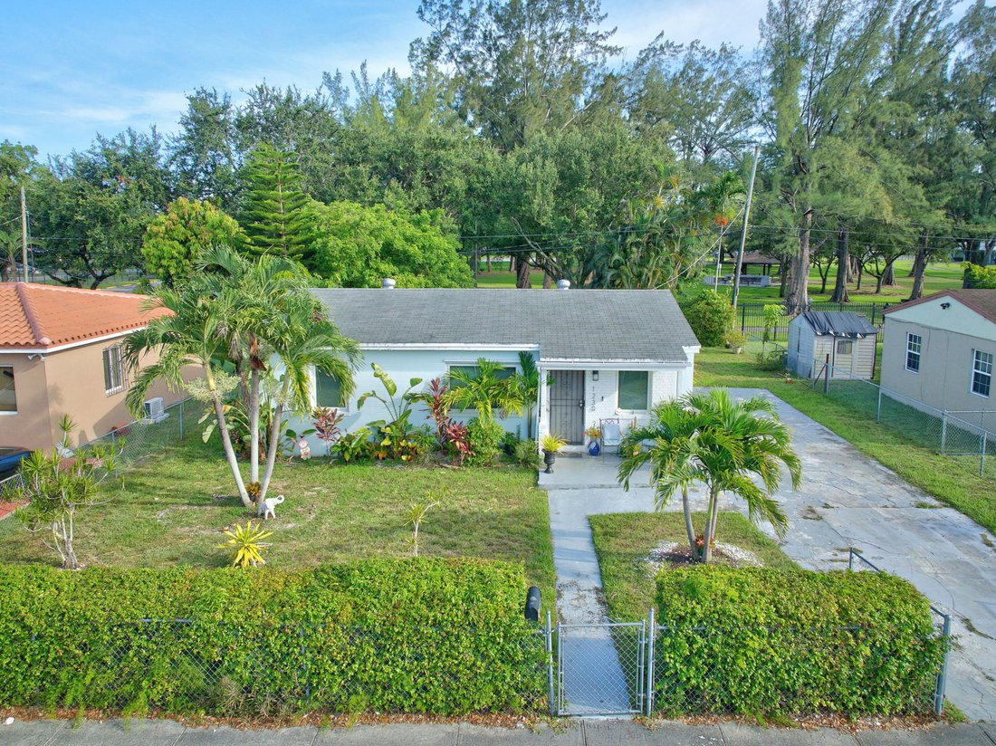 House in Miami, Florida, United States 1 - 18458161
