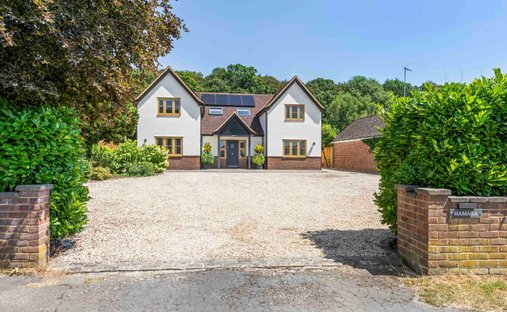 House in Great Kingshill, England 1