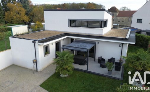 House in Limoges-Fourches, Ile-de-France, France 1