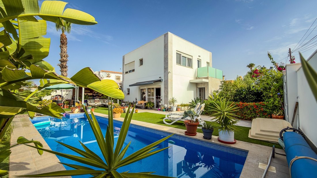 Villa in Torrevieja, Valencian Community, Spain 1 - 18077105