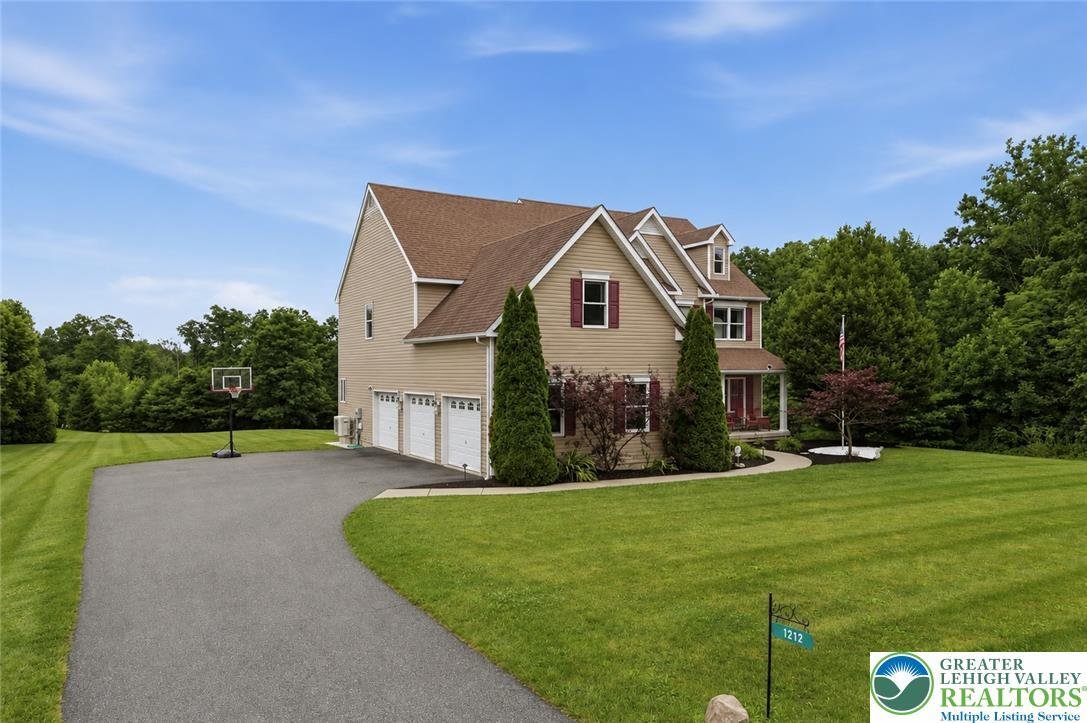 House in Wind Gap, Pennsylvania, United States 3 - 18464066