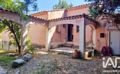 House in Est, Plan-de-Cuques, France 1
