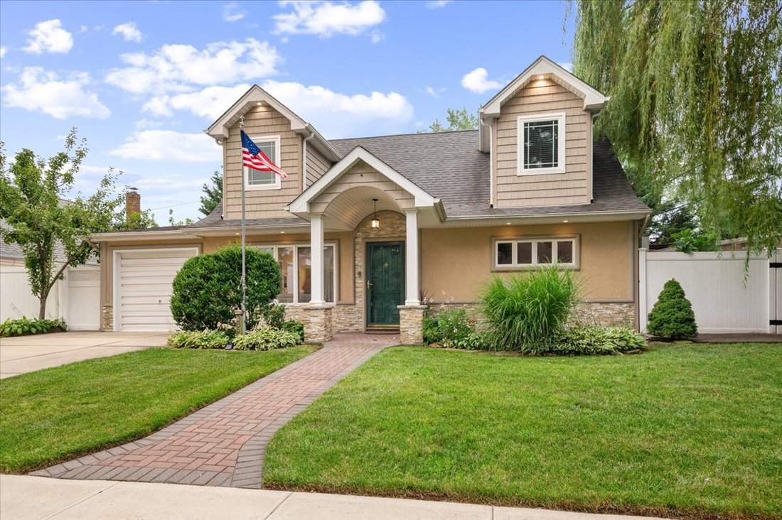 House in Bethpage, New York, United States 1 - 18457491