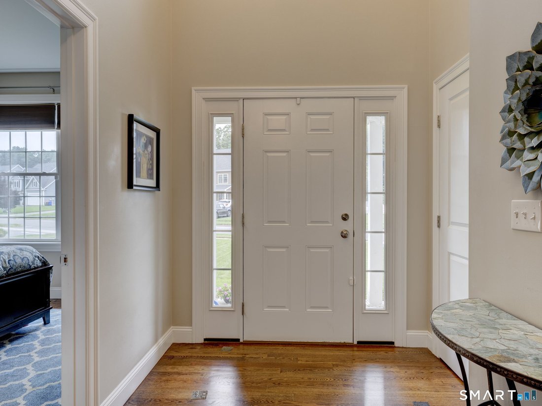 House in Southington, Connecticut, United States 3 - 18470482