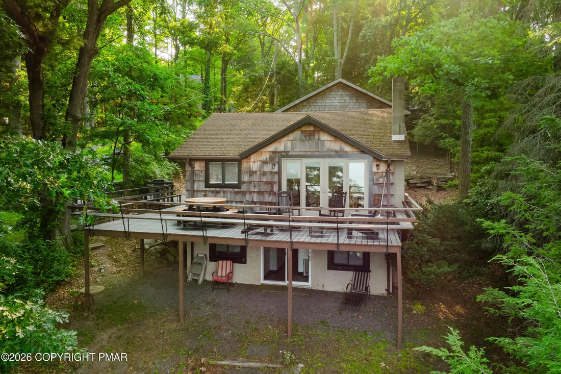House in Hemlock Farms, Pennsylvania, United States 1 - 18460116