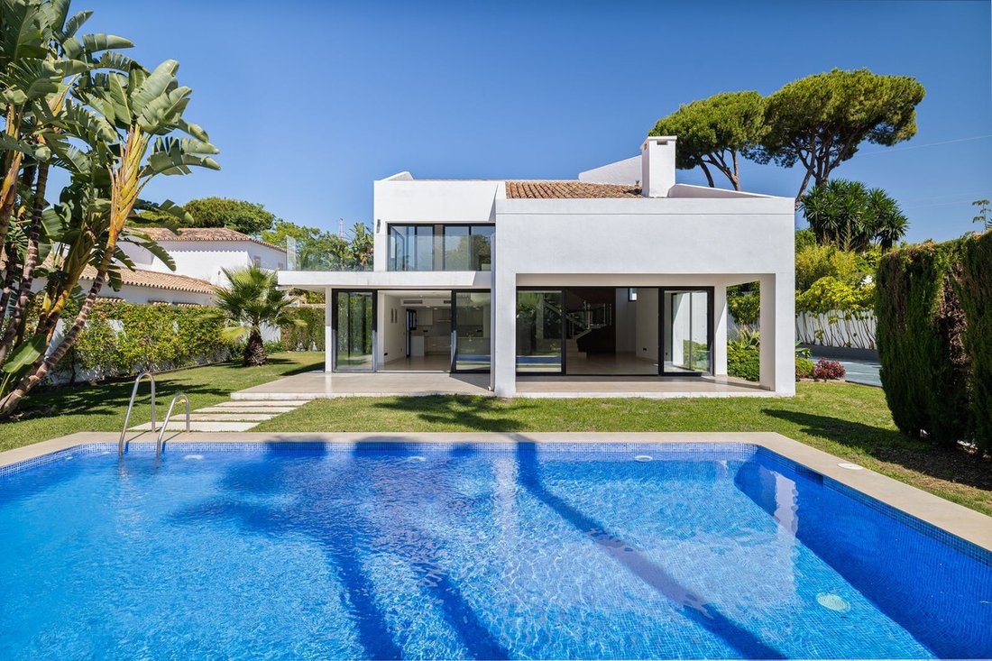 Villa in San Pedro de Alcantara, Andalusia, Spain 1 - 18458945