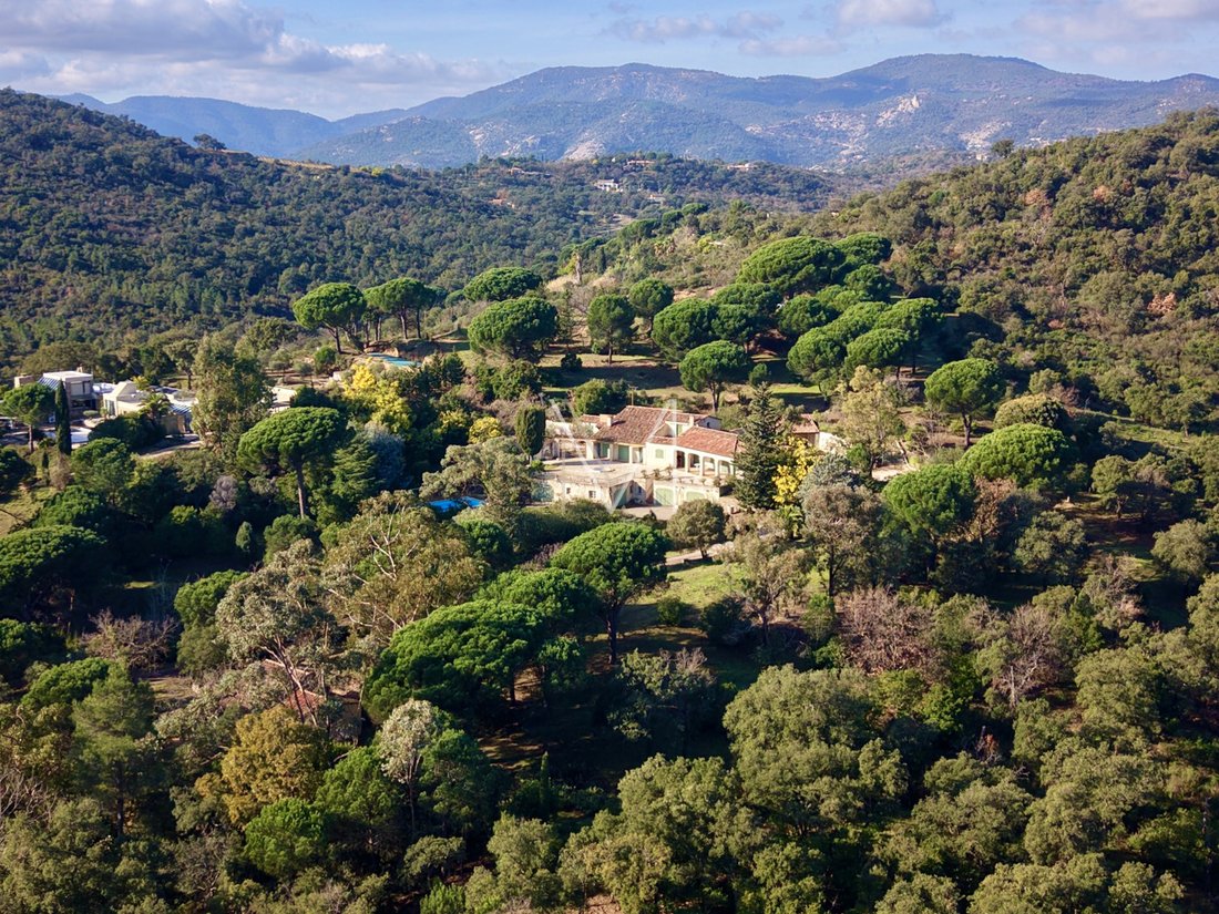 Estate in Le Plan-de-la-Tour, Provence-Alpes-Côte d'Azur, France 2 - 16245847
