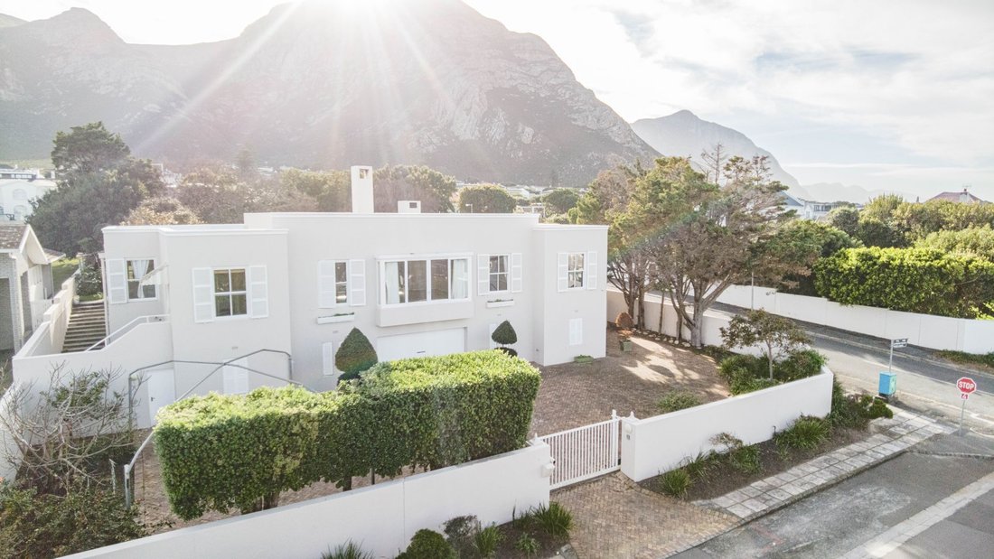 House in Overstrand Local Municipality, Western Cape, South Africa 1 - 18469673