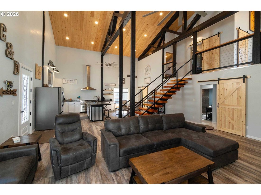 House in Gilchrist, Oregon, United States 4 - 18460529
